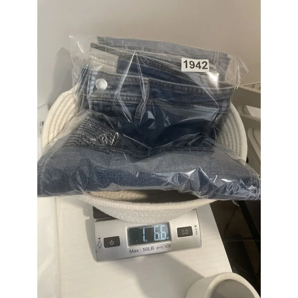 Everlane brand style